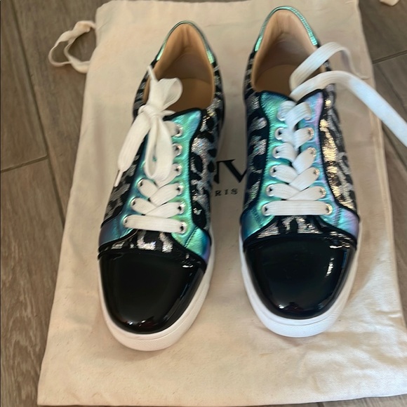 Black & Purple Women's Sneakers
made in Paris by Christian LOUBOUTIN
Red bottom - Picture 5 of 16